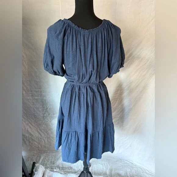 Gap. Navy knit belted dress. Hits at the knee. Size L - Picture 2 of 5